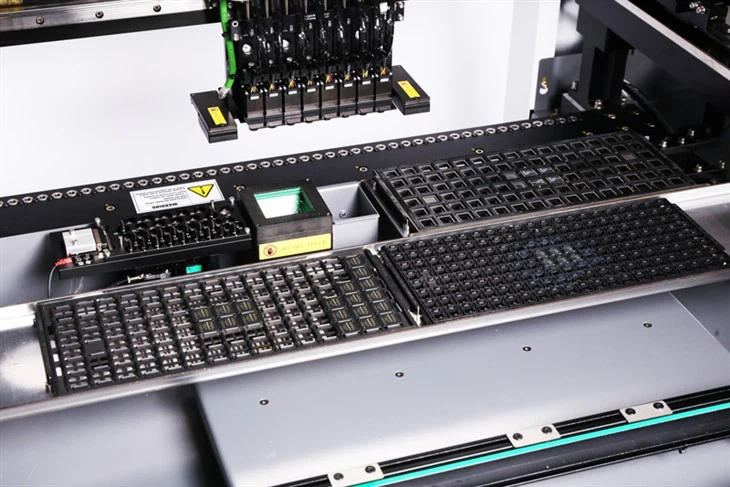 High Accuracy Pick And Place Machine